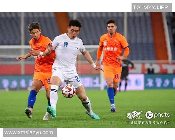 护士表演聚焦足球球星奋斗历程展现激情与坚韧力量